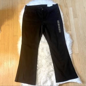 Women’s American Eagle Black Kickboot Jean 18S